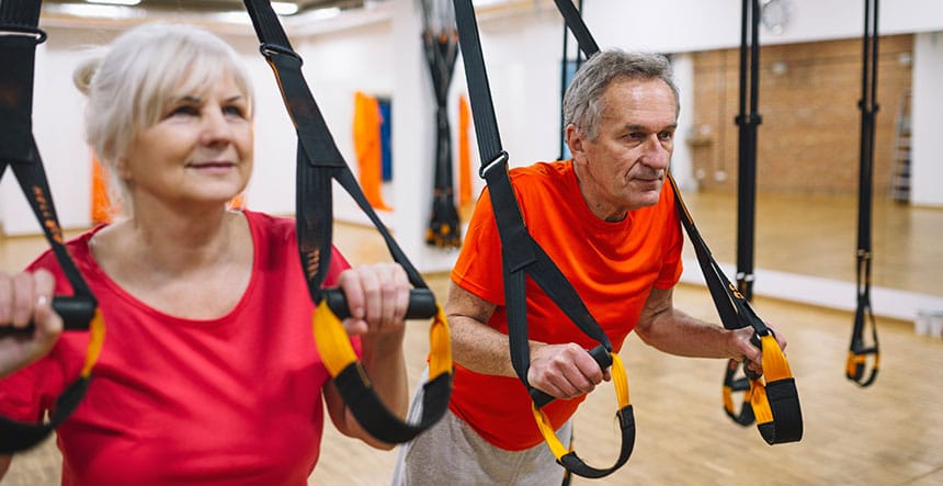 Gimnasios y espacios adaptados entrenar a personas mayores