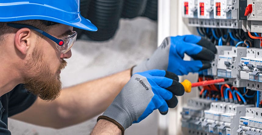 Funciones principales de un Técnico en Electricidad Industrial