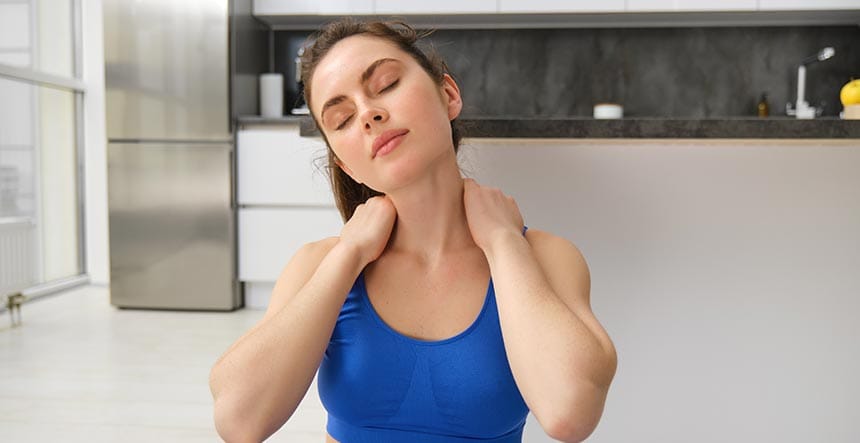 Estiramientos de cuello y espalda para liberar tensión acumulada pausas activas