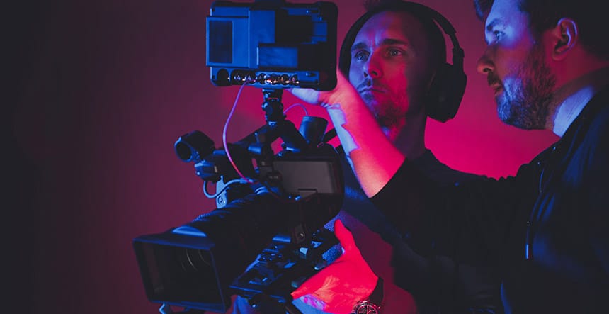 Que hace un auxiliar de producción Audiovisual y donde puede laborar