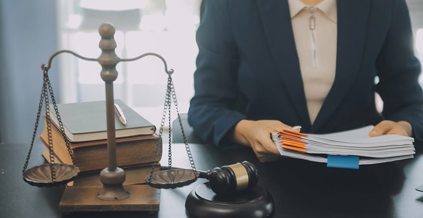 Que hace un auxiliar judicial