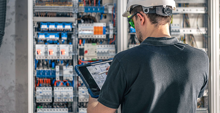 Técnica en Electricidad Industrial: Competencias Clave del Electricista 4.0