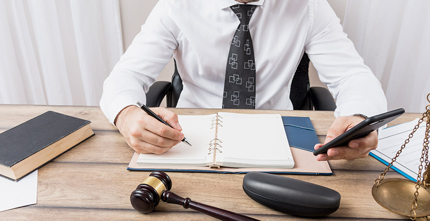 Diplomados en derecho: fórmate en áreas clave del ejercicio jurídico sin ser abogado