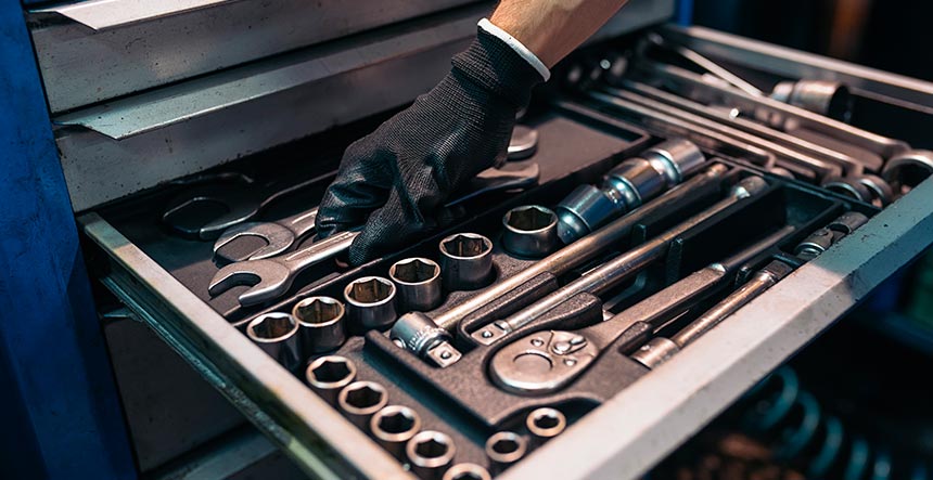 Herramientas esenciales para equipar tu taller de motos