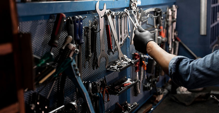 Herramientas esenciales para equipar tu taller de motos