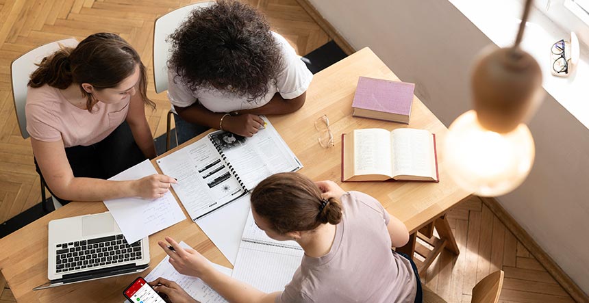 Estudiar gratis en Medellín Becas y Financiación